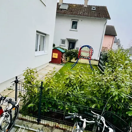 2 Mit Garten شقة *